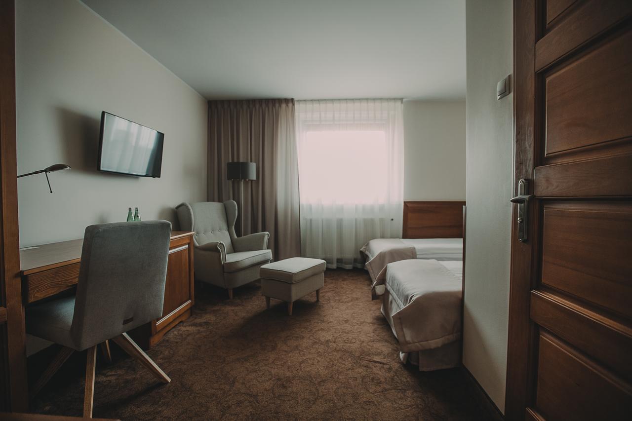 Hotel Restaurant Boss Miłosław Esterno foto