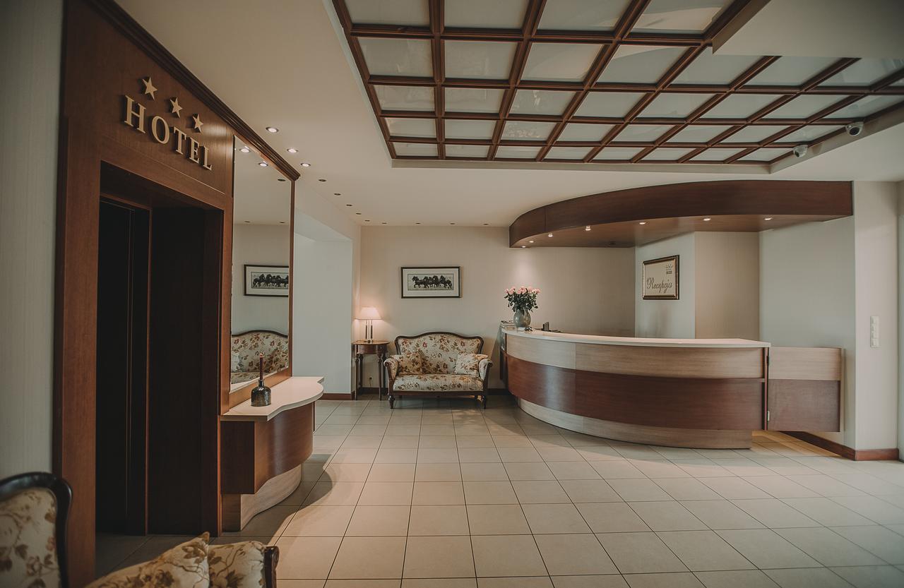 Hotel Restaurant Boss Miłosław Esterno foto