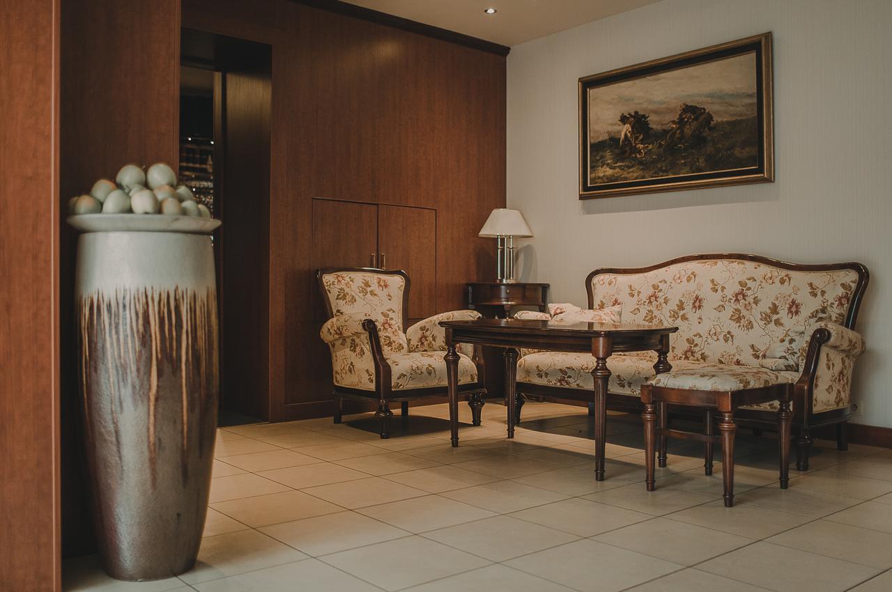 Hotel Restaurant Boss Miłosław Esterno foto